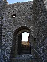 Chateau de Queribus, 1ere enceinte, Porte protegee par un assomoir (2)